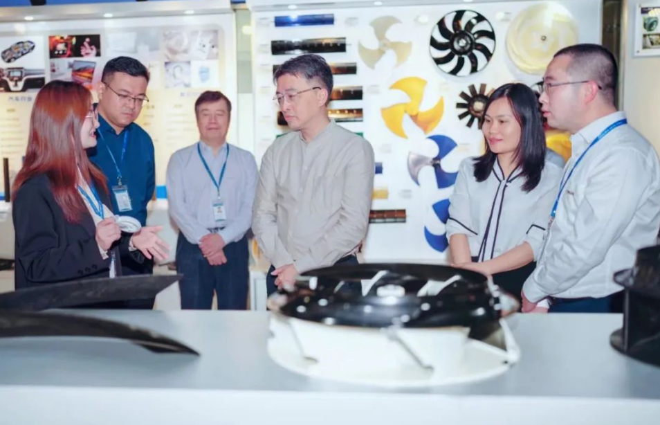 在关怀中勇毅前行——集团领导到韦德1946股份指导工作